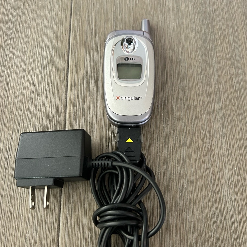 LG Silver Flip Phone with Charger